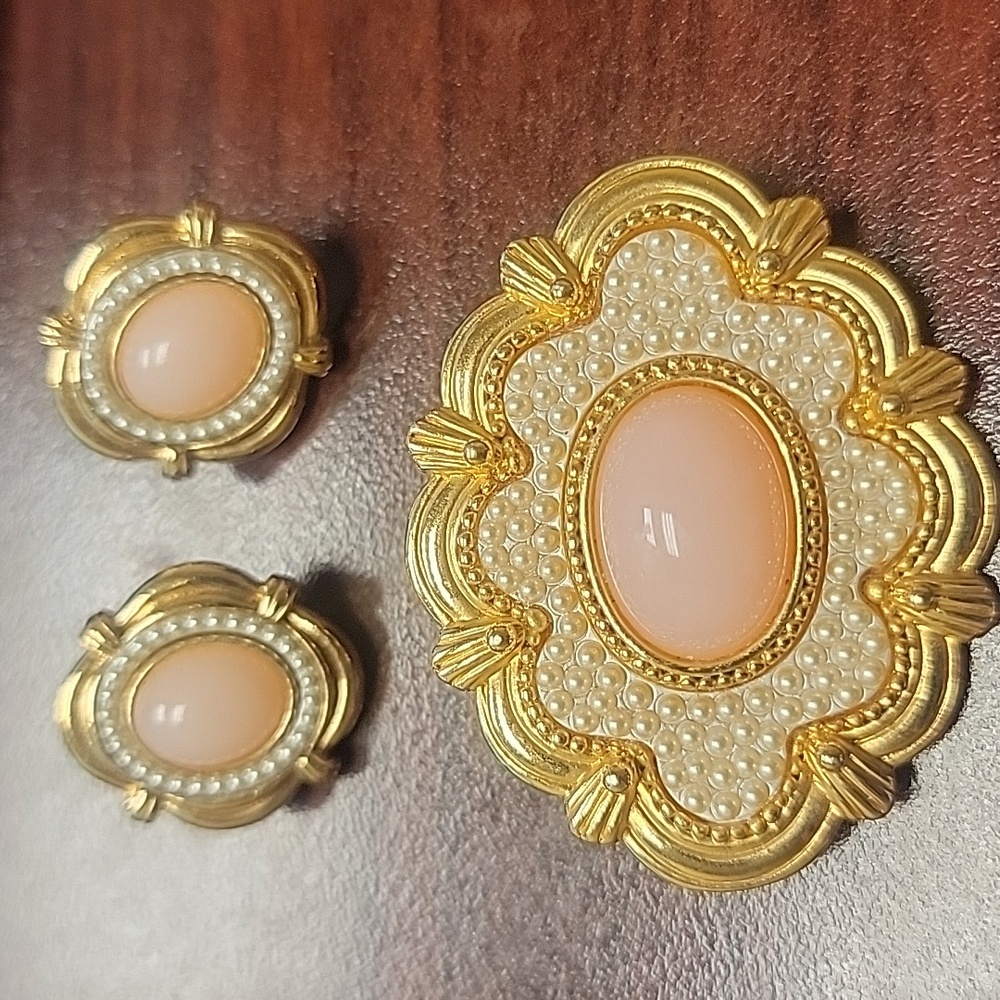 Elegant Vintage Goldtone and Pearl Brooch and Earring Set